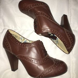 AE brown booties